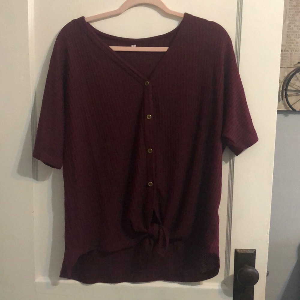 NWOT V-neck loose fitting short sleeved shirt